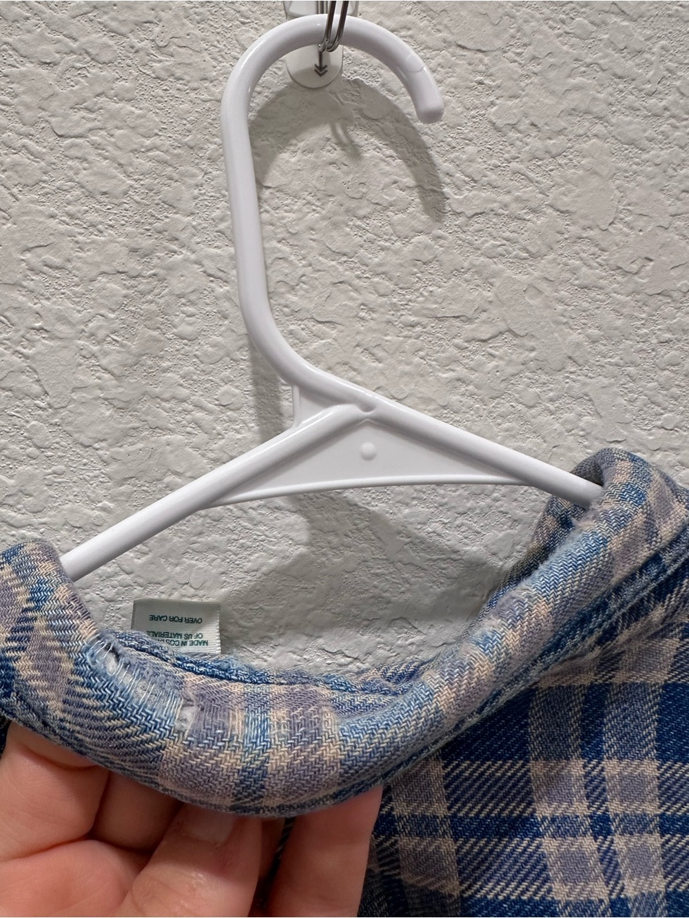 Vintage L.L. Bean Men's Blue and Cream Plaid Button-Down Shirt - Picture 4 of 4
